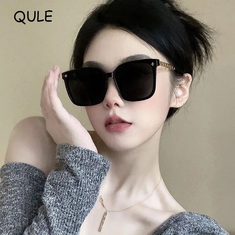 QULE - Modern square sunglasses for women - Sereni Femme